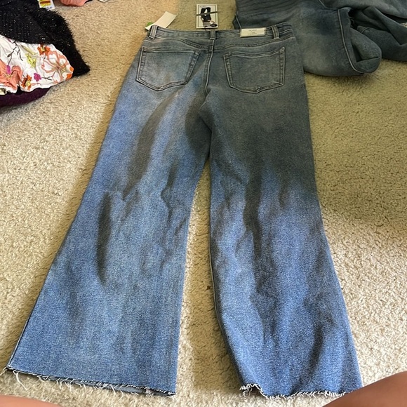 Tinseltown Jeans - Picture 8 of 8